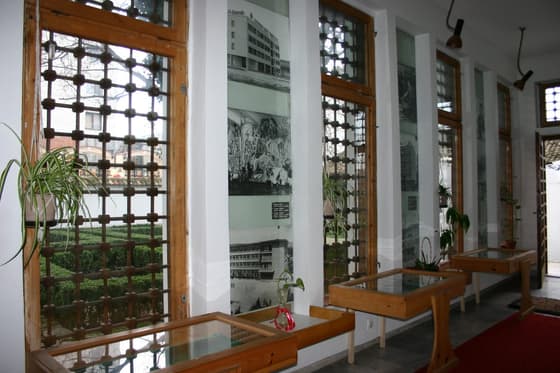 Views of the towns of the revolt and portraits of the April heroes